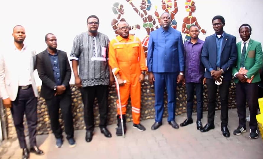 Les membres d'AP et Alternative 2028 posent sur une photo d'ensemble.